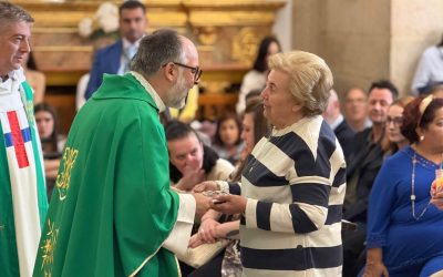 La Virgen de la Cabeza baja de su Camarín para acercarse a los enfermos y mayores en la Peregrinación Blanca