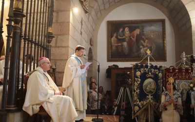 Miles de peregrinos participan en la Misa Pontifical de la Virgen de la Cabeza, presidida por el Cardenal Don José Cobo