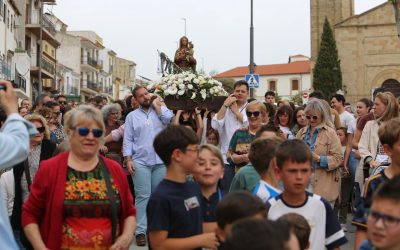 La fe toma las calles en la visita de la Virgen de la Cabeza Peregrina en Torreperogil