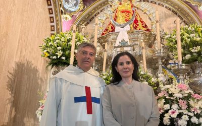 Diana Navarro peregrina al Santuario de la Virgen de la Cabeza en una jornada de fe y convivencia con la comunidad trinitaria